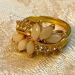 Marquee  faux opals twist ring estimated size 7.25 # 0984